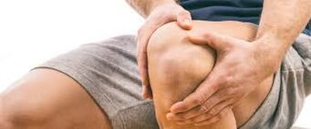 Hondro Sol Spray wird auf Problemzonen aufgetragen